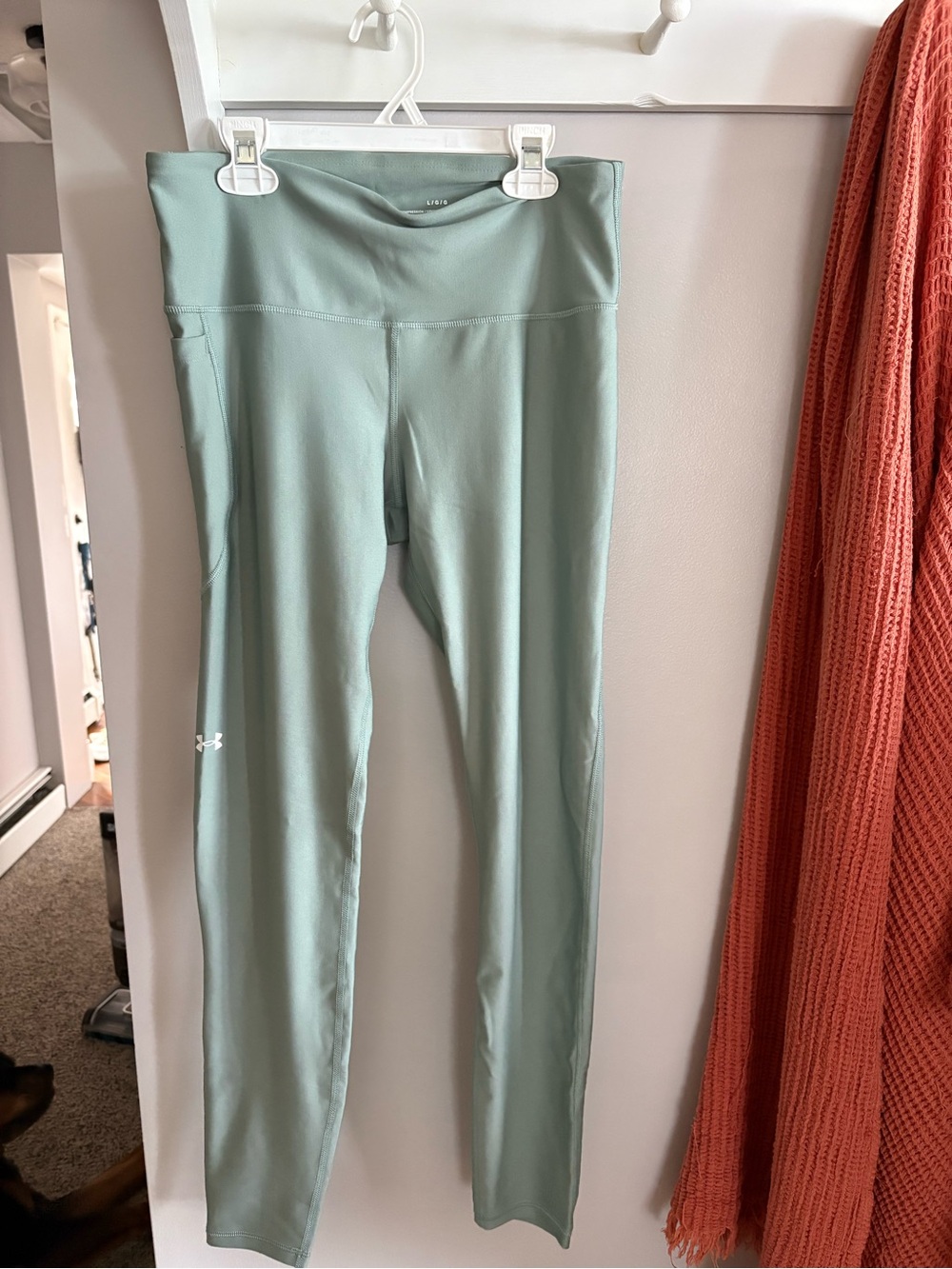 Under Armour Women’s Seafoam Green Performance Leggings